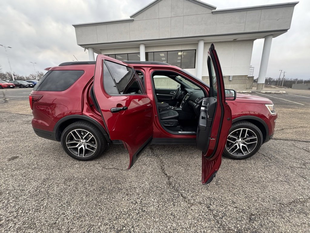 Used 2019 Ford Explorer Sport w/ Equipment Group 401A image 8