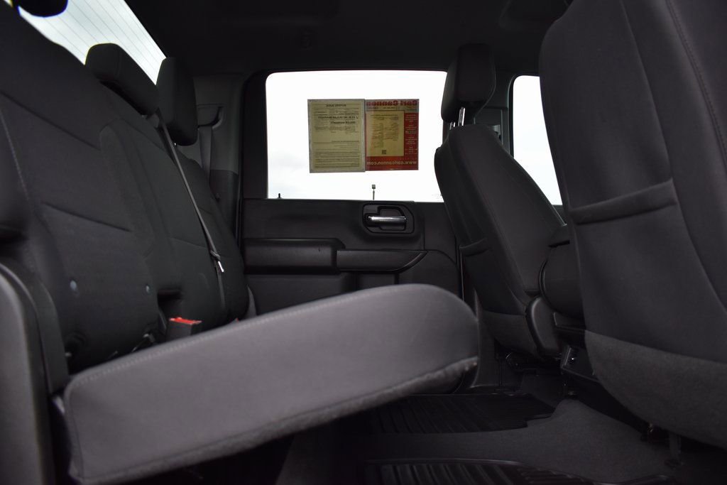 Used 2023 Chevrolet Silverado 2500 Custom w/ Custom Value Package image 9