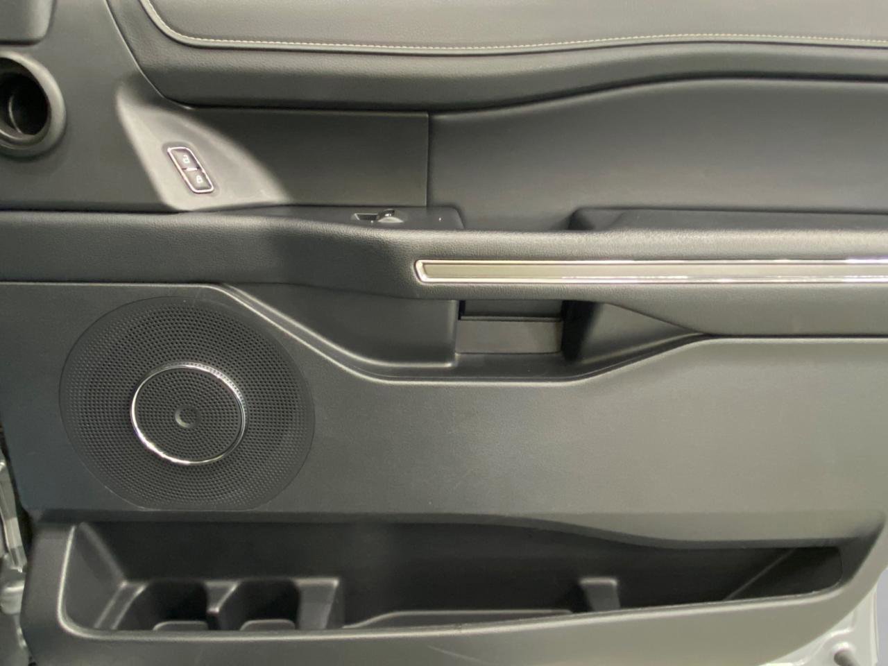 Used 2023 Ford Expedition Max XLT image 11