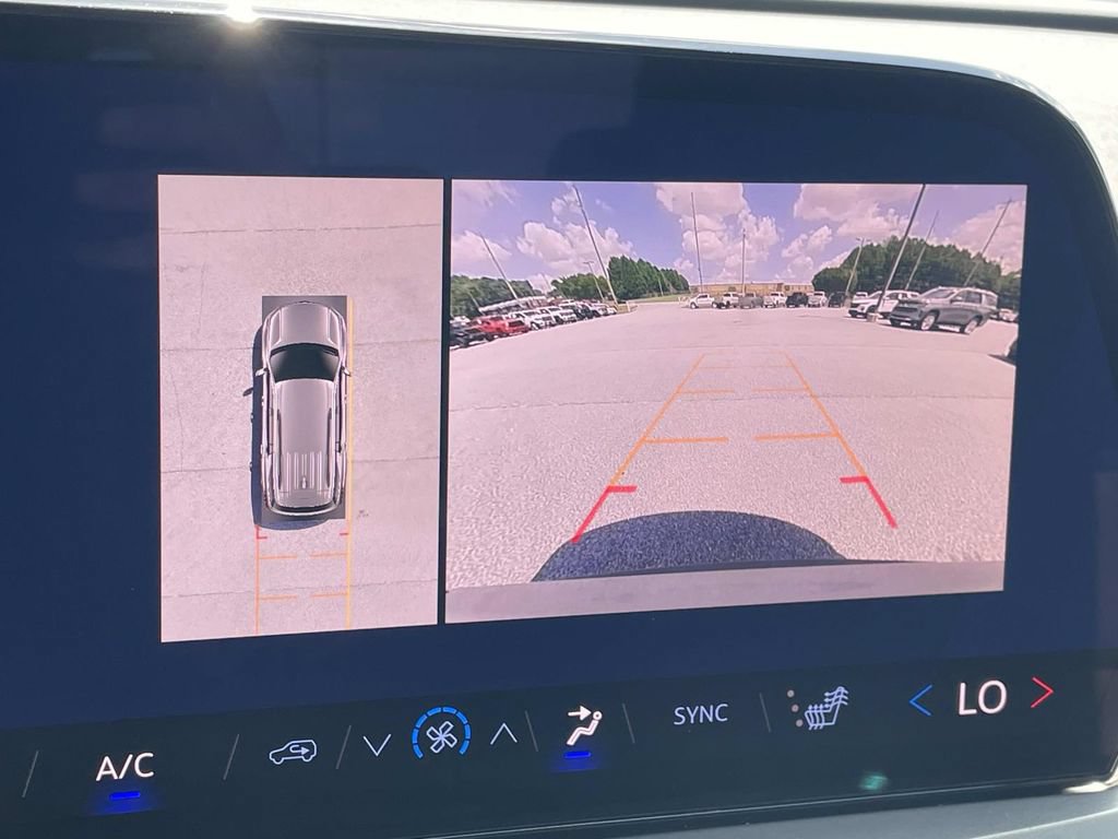 Used 2024 Chevrolet Traverse LT w/ LPO, Floor Liner Package FWD image 21