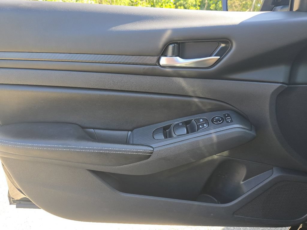 Used 2024 Nissan Altima 2.5 SV w/ SV Premium Package FWD image 23