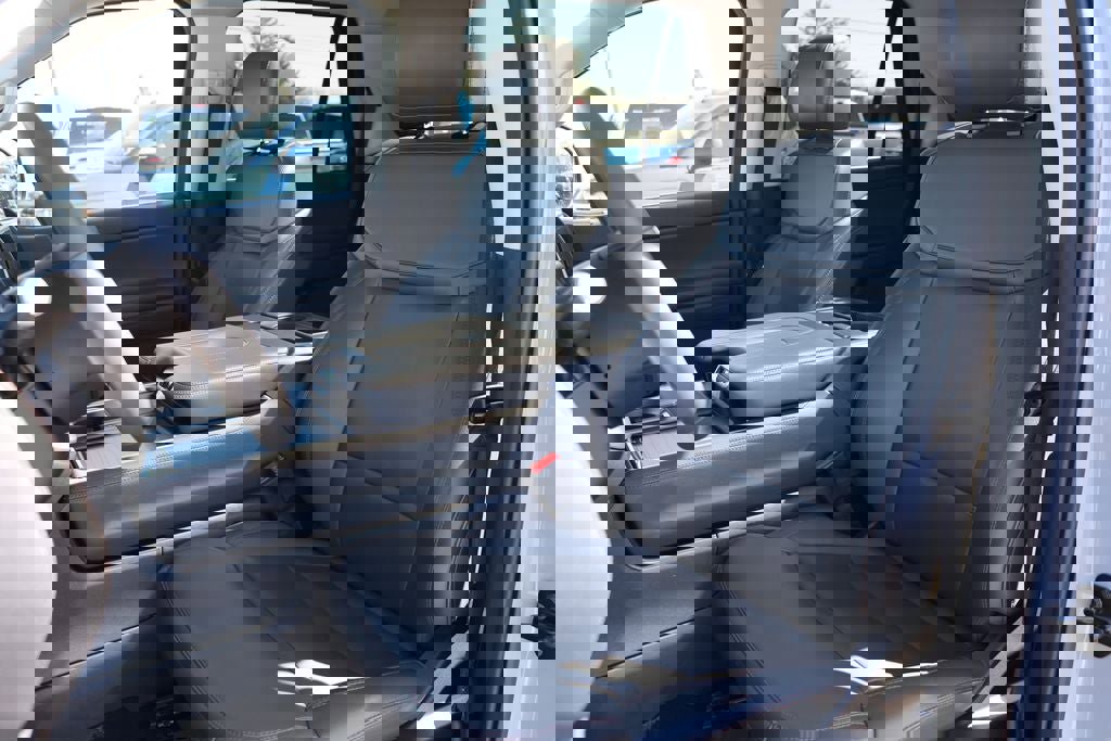 Used 2025 Ford Expedition Active image 15