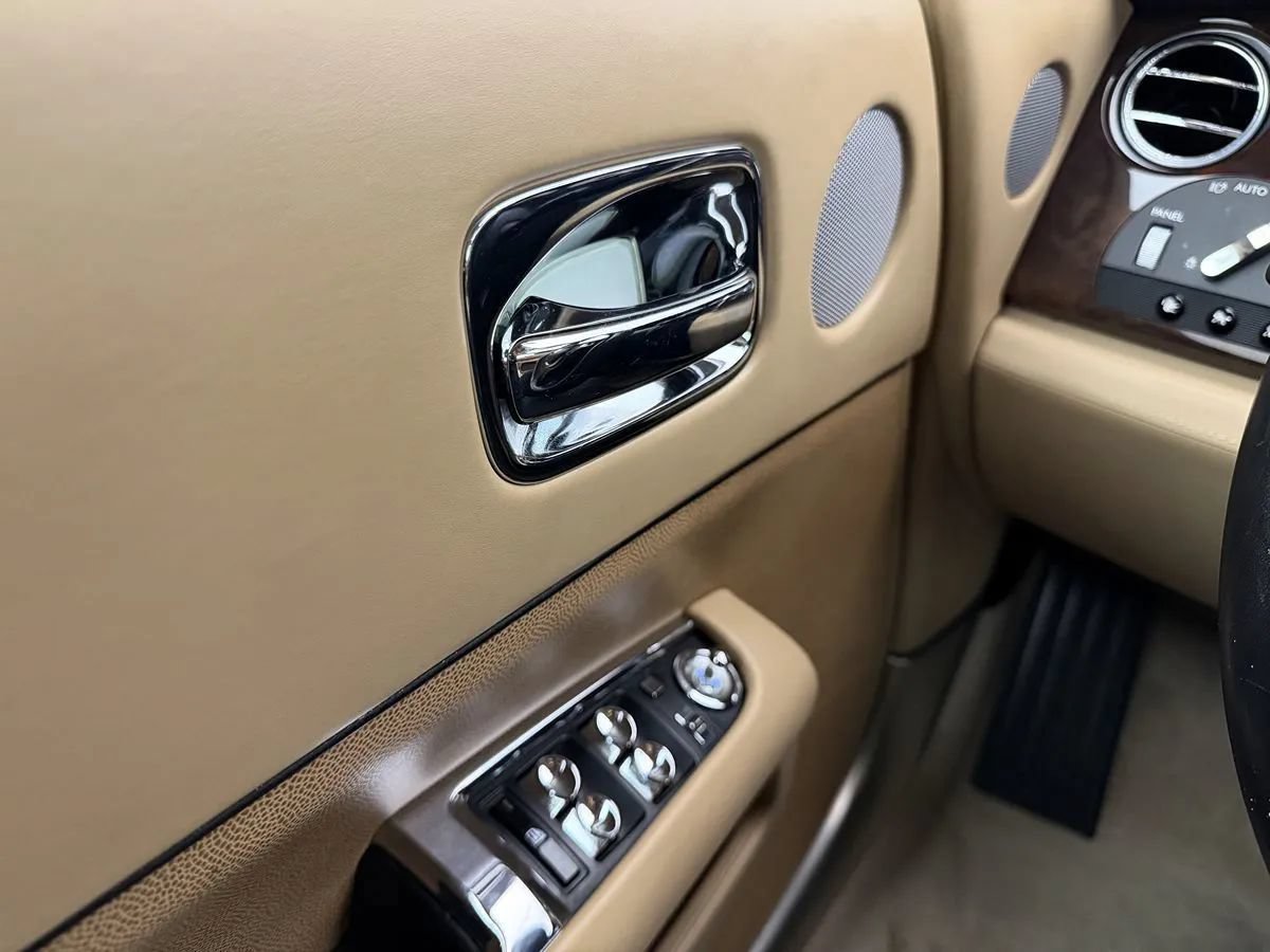 Used 2016 Rolls-Royce Wraith RWD image 15