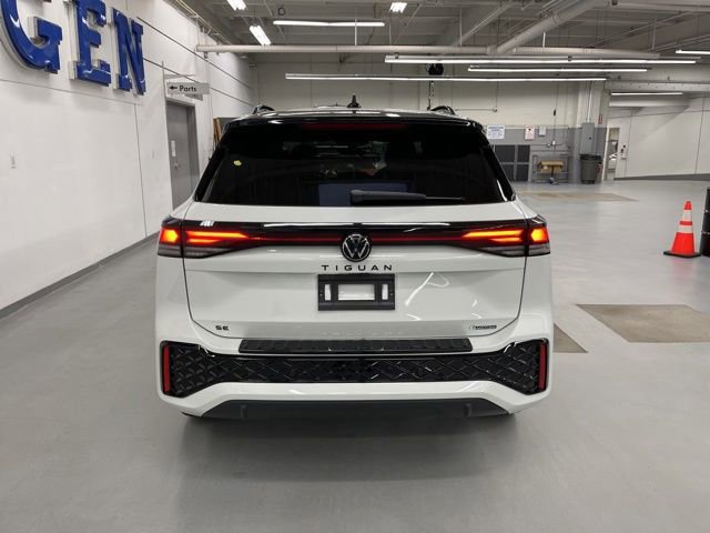 New 2026 Volkswagen Tiguan SE R-Line image 3