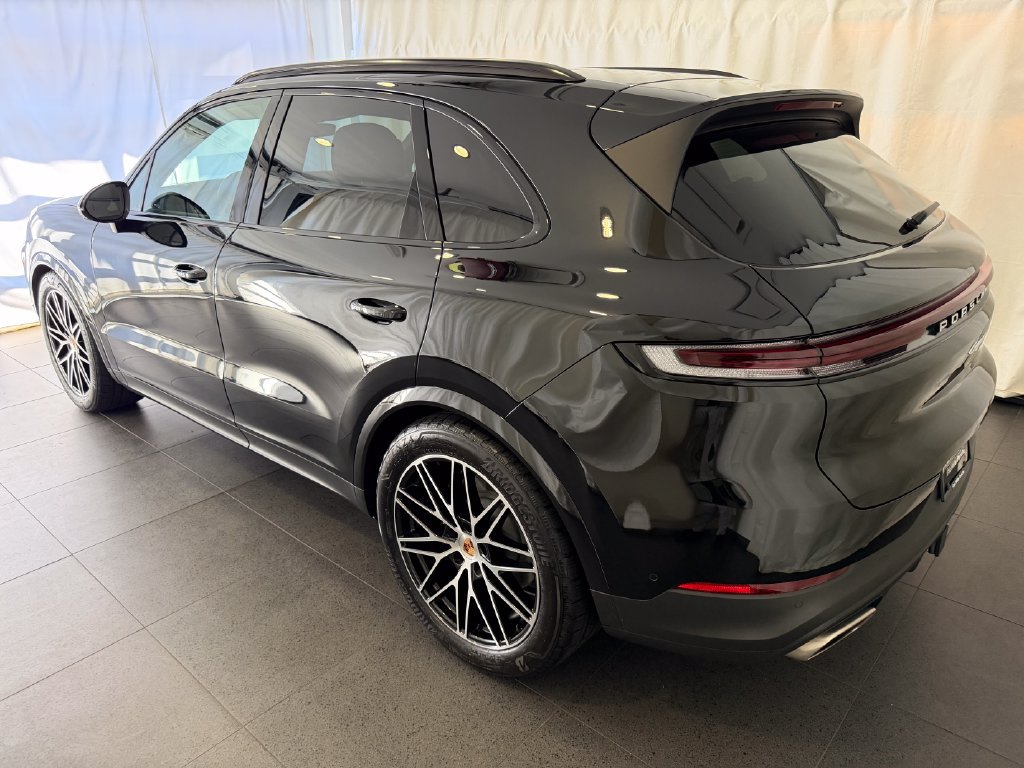 Certified 2026 Porsche Cayenne AWD/4WD image 3