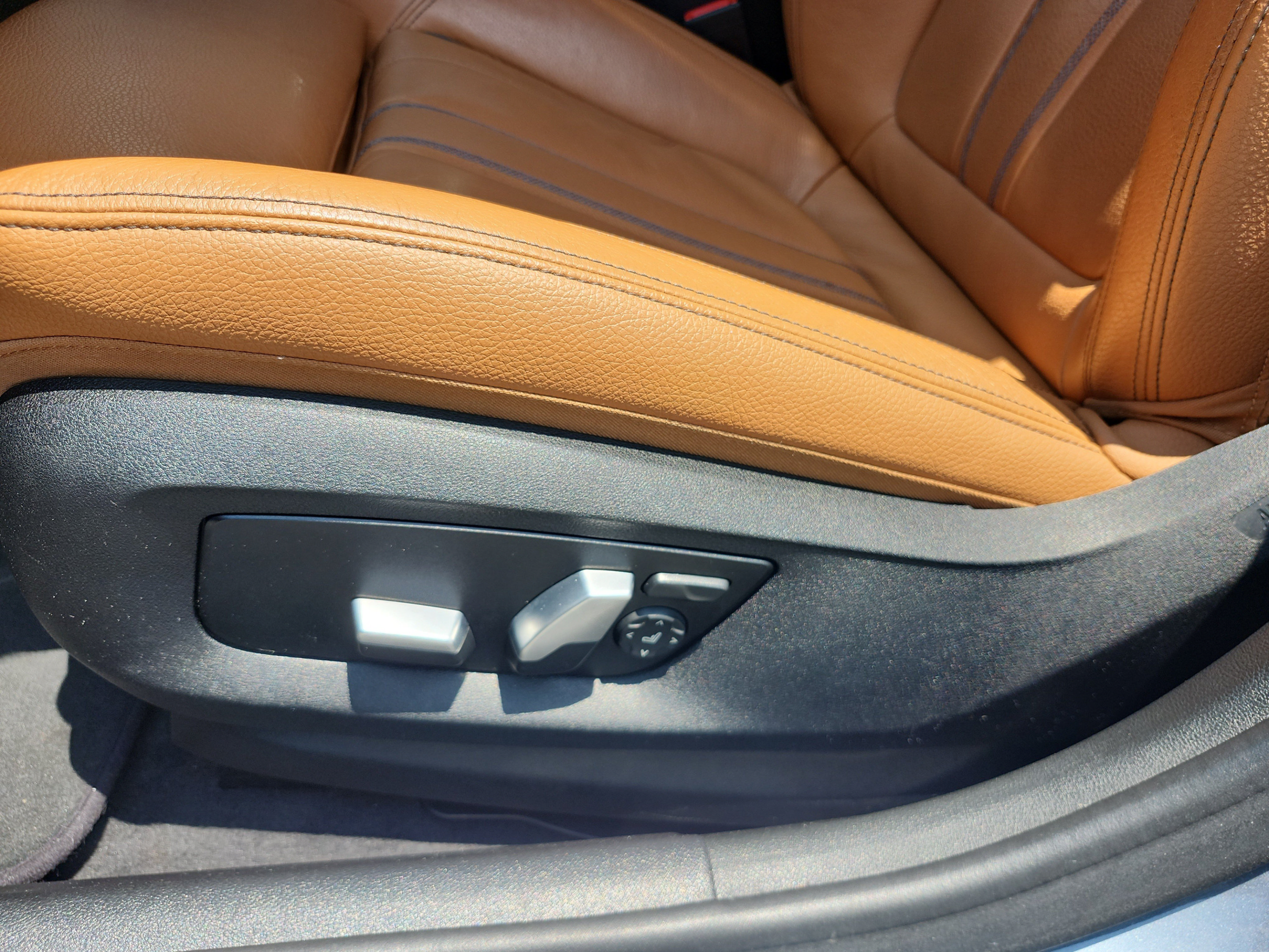 Used 2020 BMW 530i w/ Premium Package RWD image 14