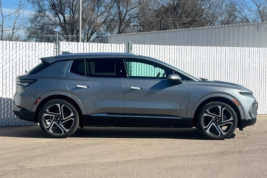 New 2026 Chevrolet Equinox EV LT w/ Convenience Package II FWD image 3