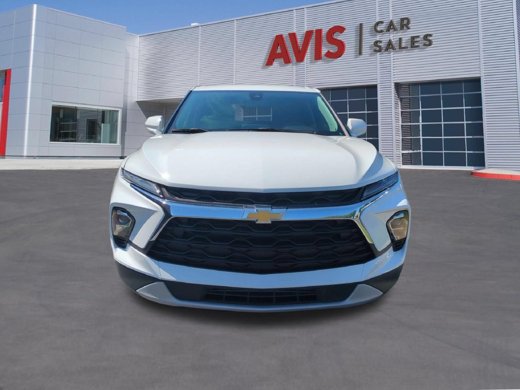 Used 2025 Chevrolet Blazer LT FWD image 2