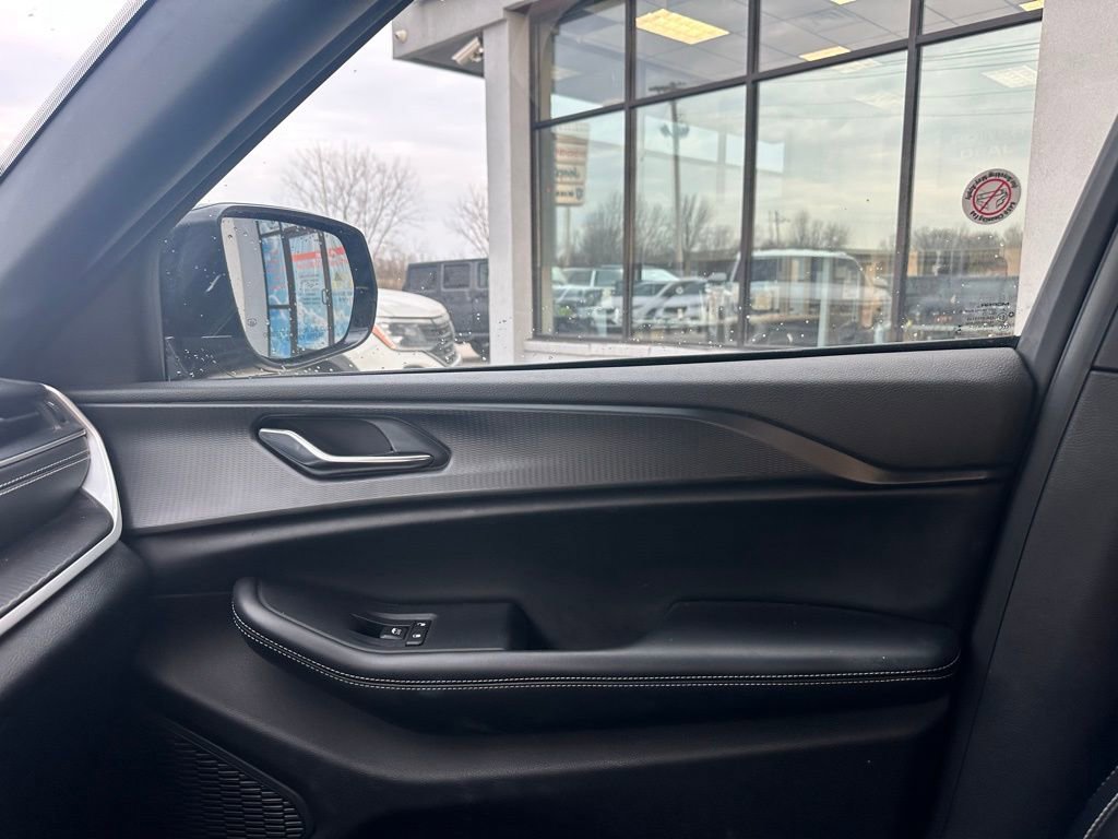 Used 2024 Jeep Grand Cherokee L Laredo image 22