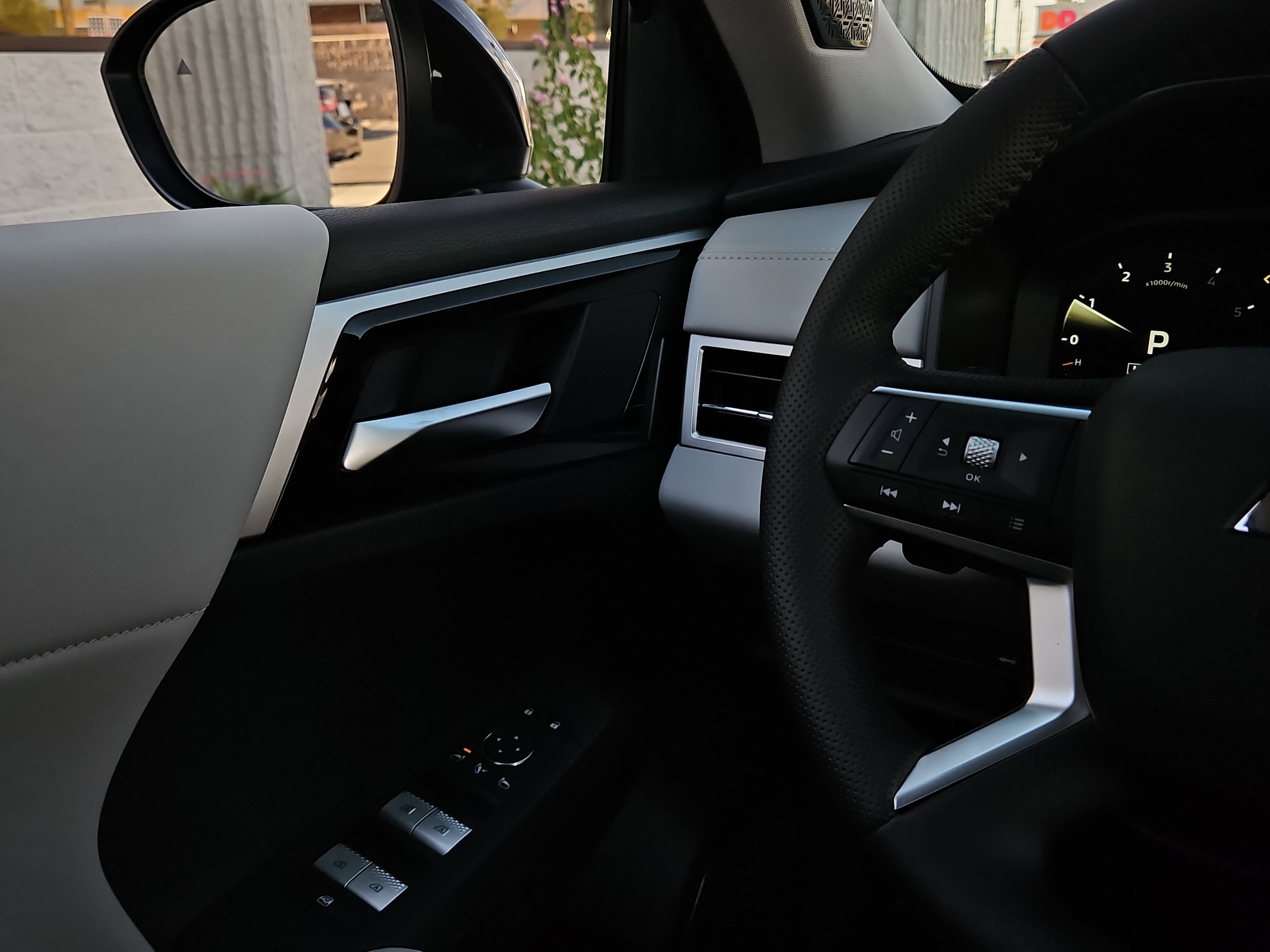 New 2025 Mitsubishi Outlander SE image 19