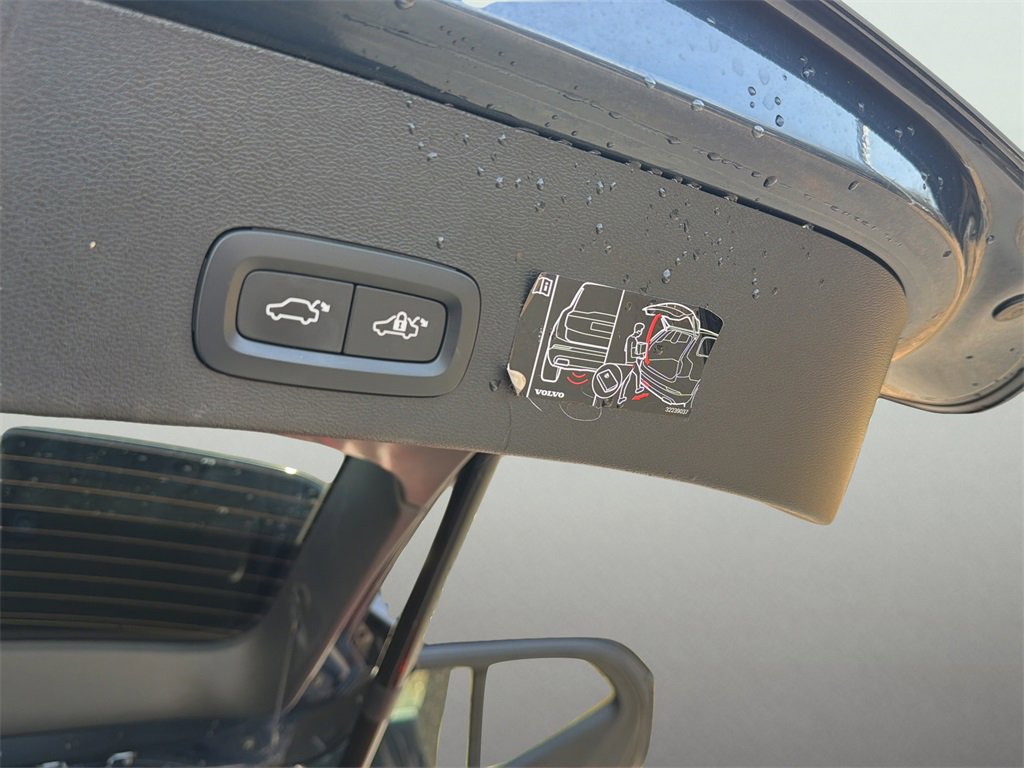 Used 2022 Volvo XC40 T5 R-Design w/ Advanced Package image 24