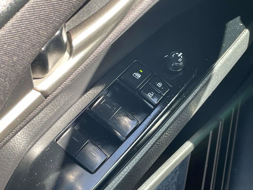 Used 2025 Toyota Camry LE FWD image 25