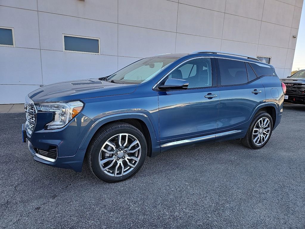 Used 2024 GMC Terrain Denali image 2