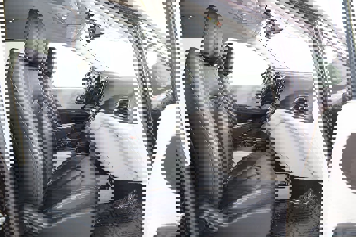 Used 2017 Chrysler Pacifica Touring-L image 11