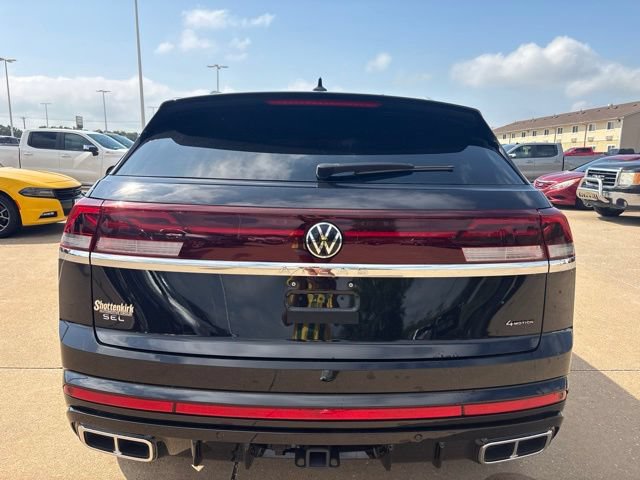 Used 2024 Volkswagen Atlas Cross Sport SEL R-Line AWD/4WD image 4