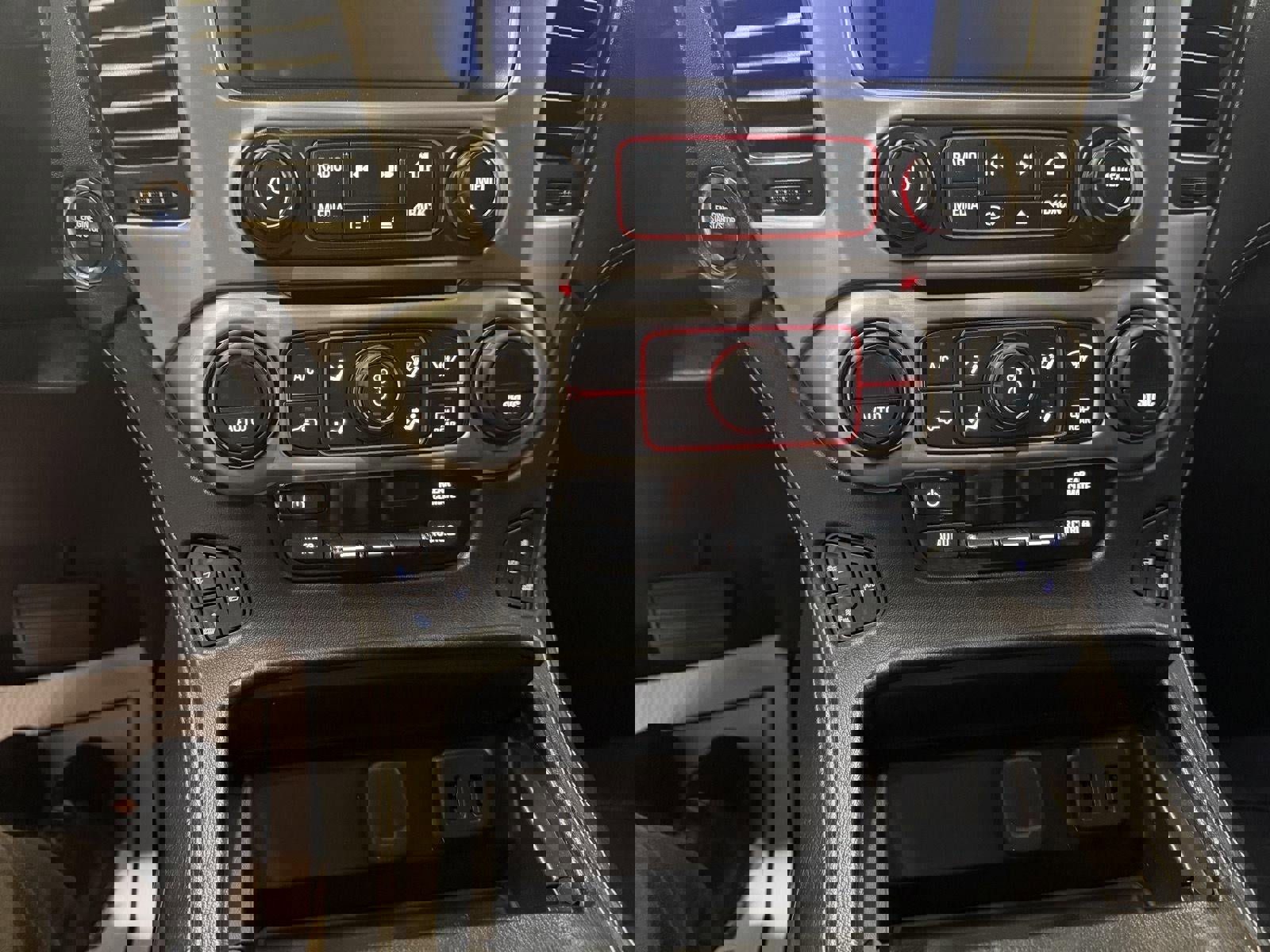 Used 2016 GMC Yukon XL Denali image 15