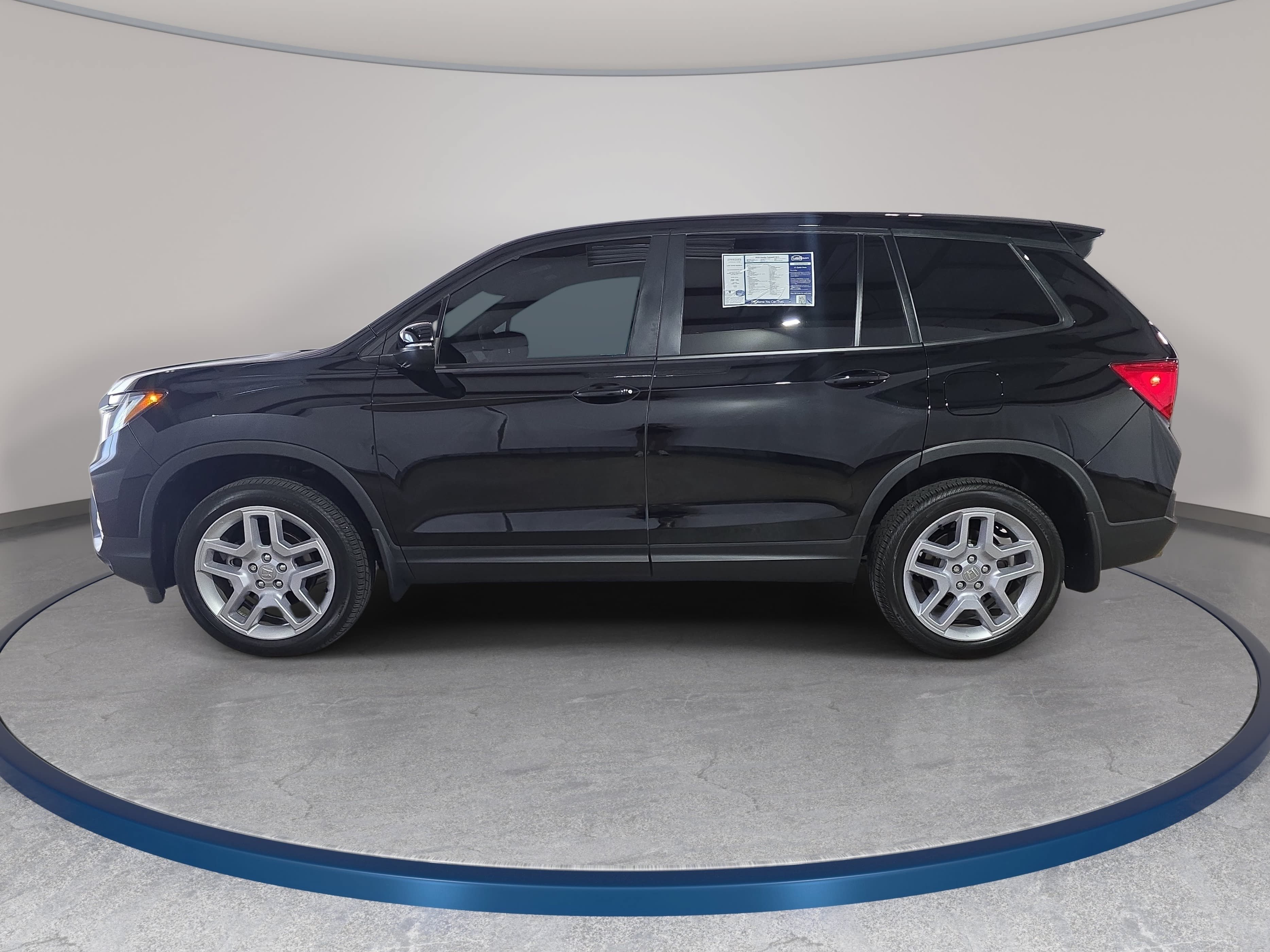 Certified 2025 Honda Passport EX-L image 9