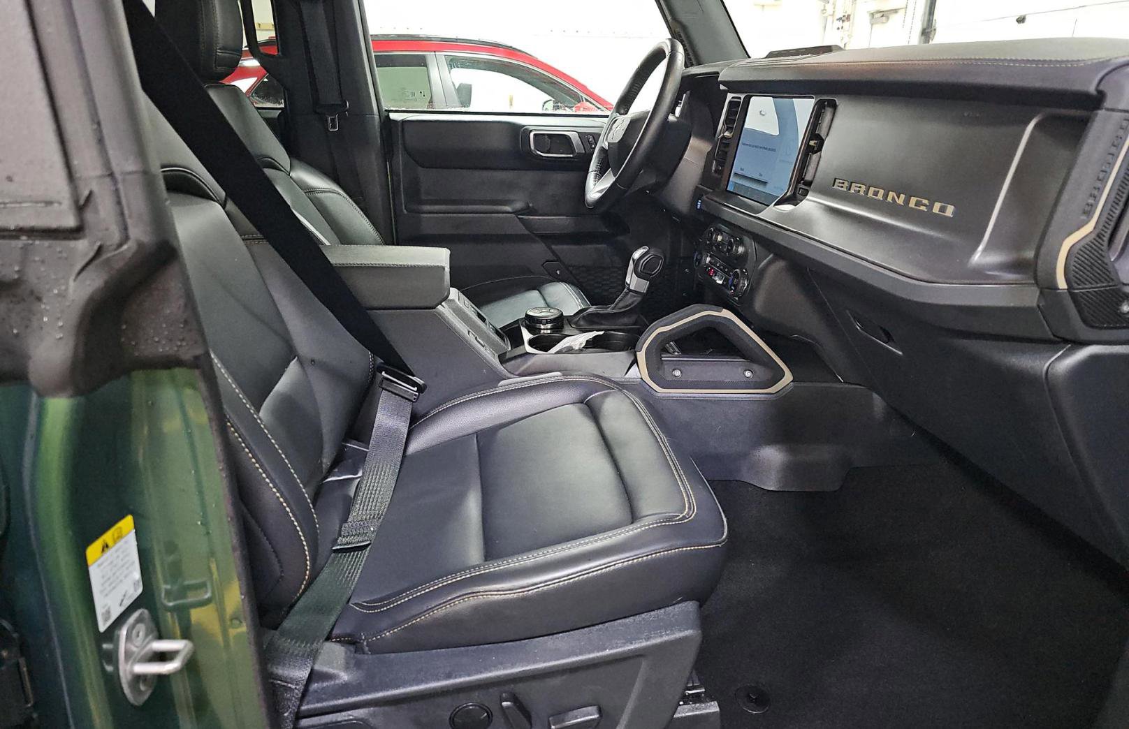 Used 2025 Ford Bronco Badlands image 11