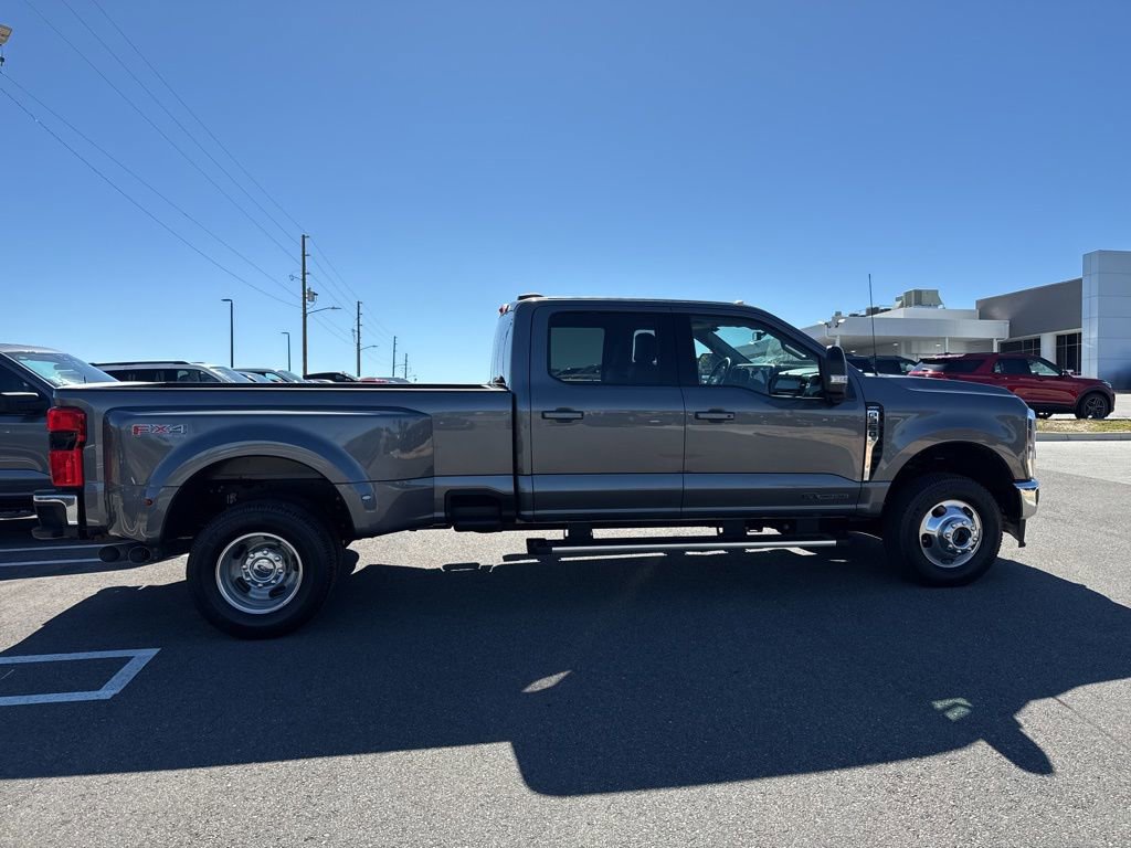 Used 2025 Ford F350 Lariat w/ FX4 Off-Road Package image 2
