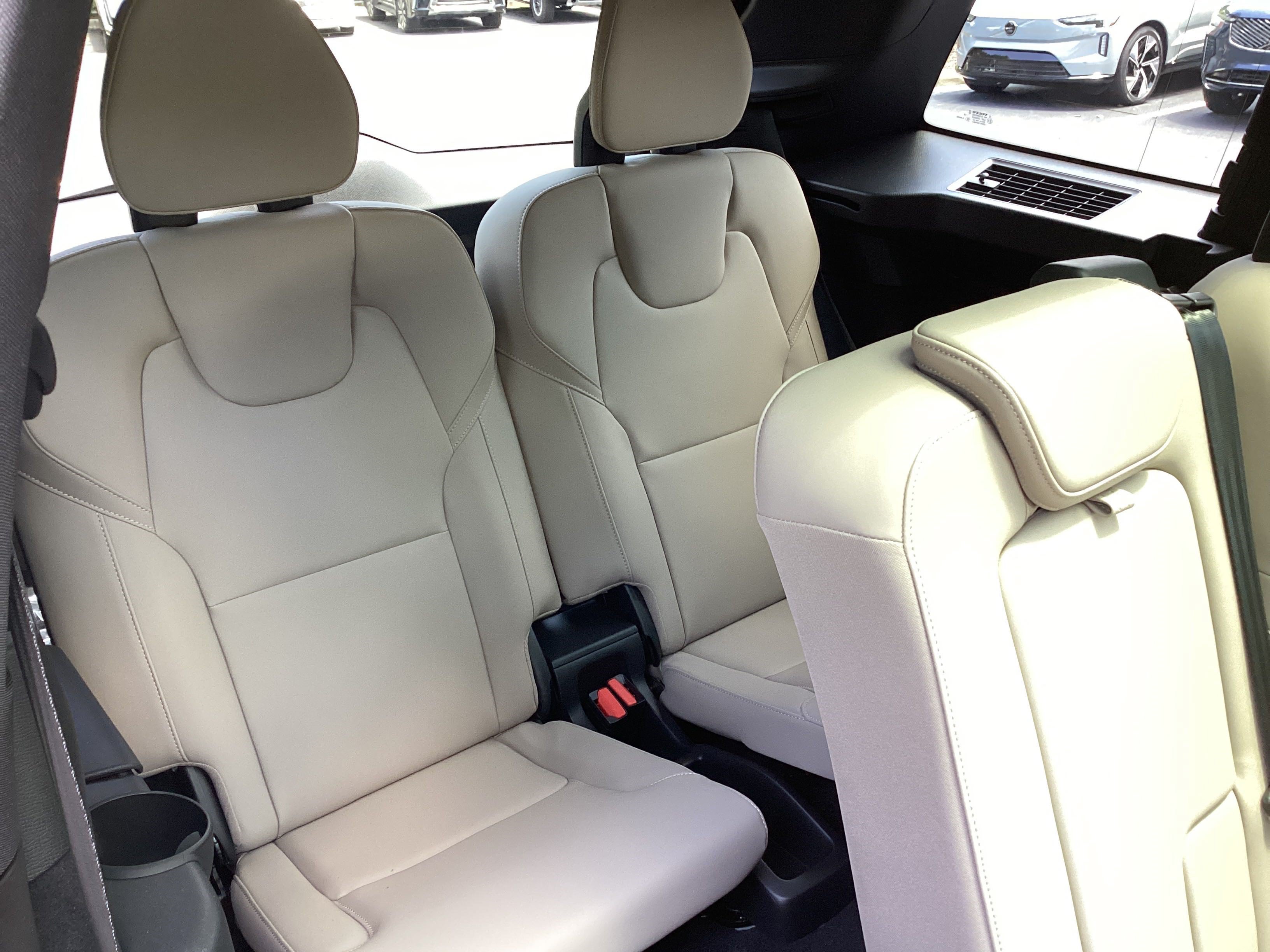 Certified 2026 Volvo XC90 B6 Plus w/ Protection Package Premier AWD/4WD image 34