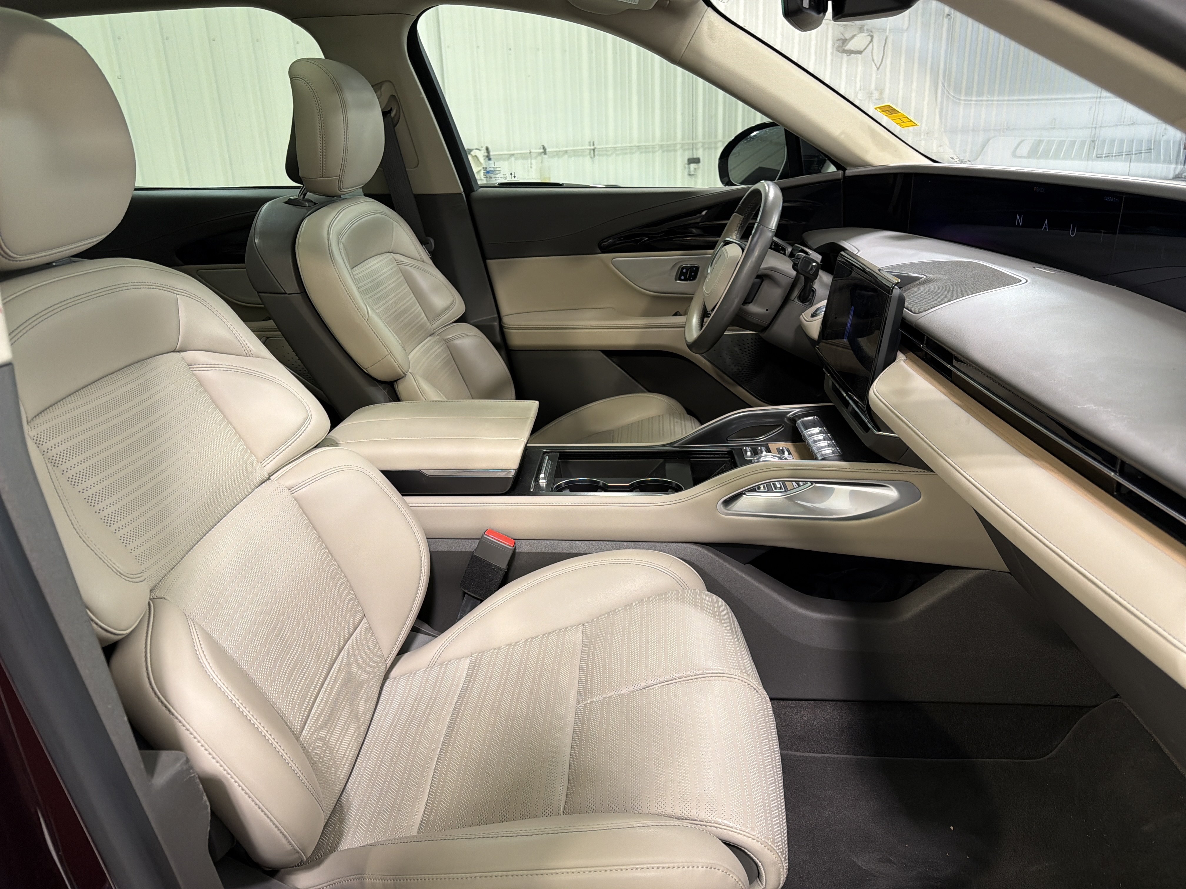 Used 2025 Lincoln Nautilus Reserve AWD/4WD image 12