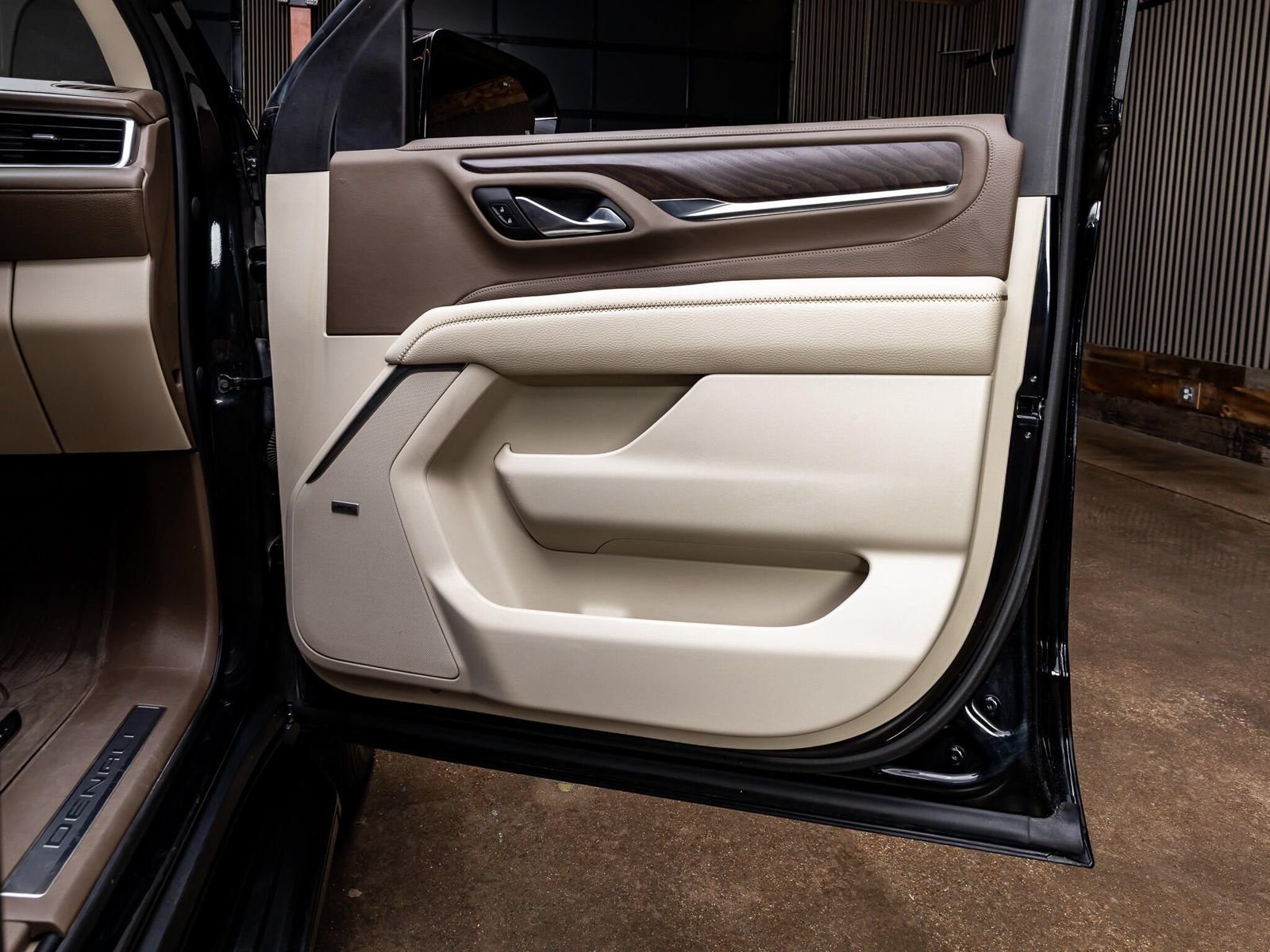 Used 2023 GMC Yukon Denali AWD/4WD image 34
