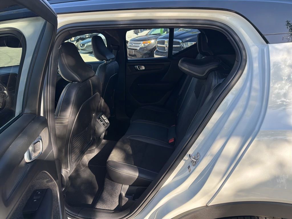 Used 2020 Volvo XC40 T5 R-Design w/ Protection Package AWD/4WD image 11