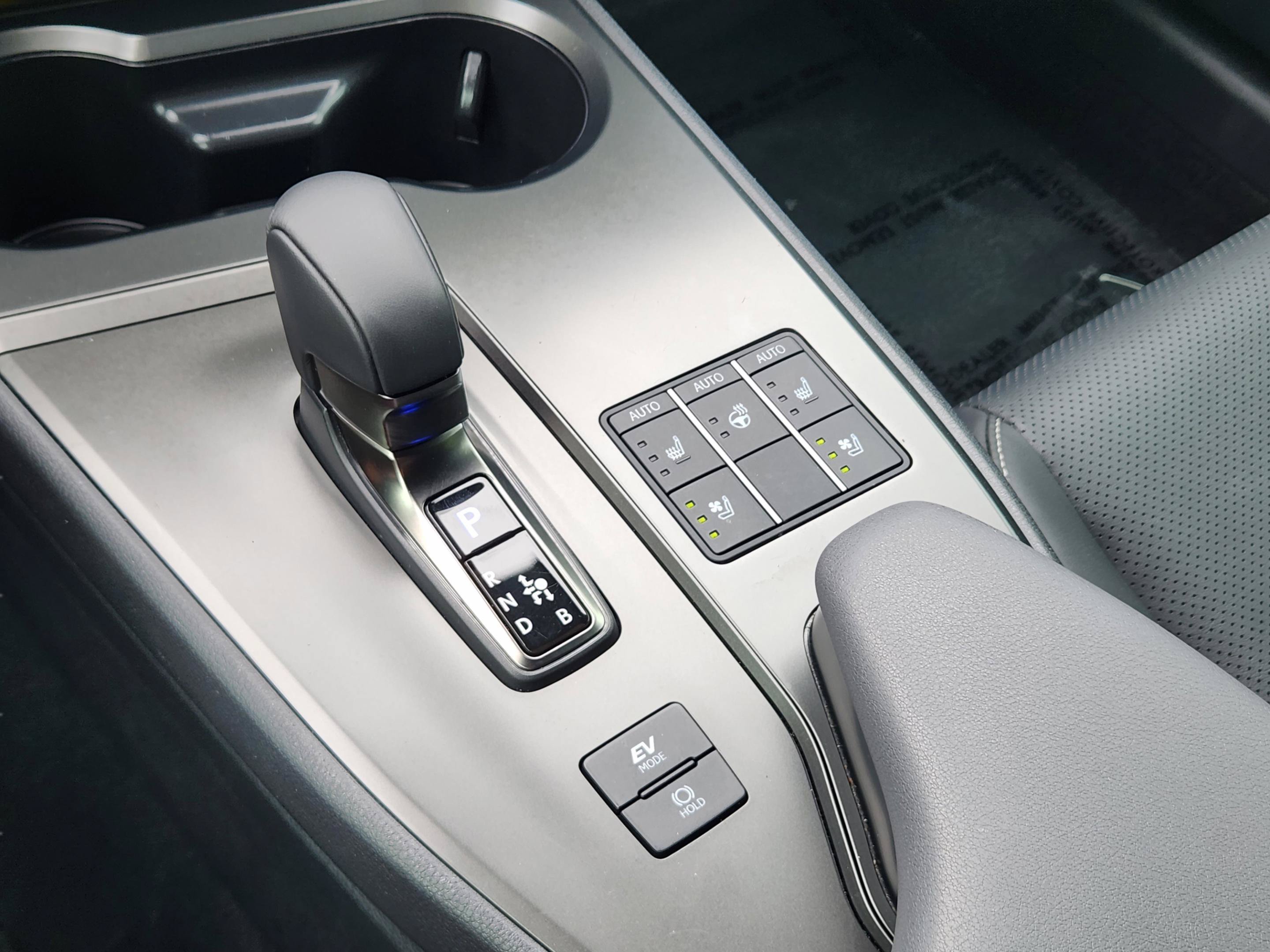 Used 2025 Lexus UX 300h FWD image 12