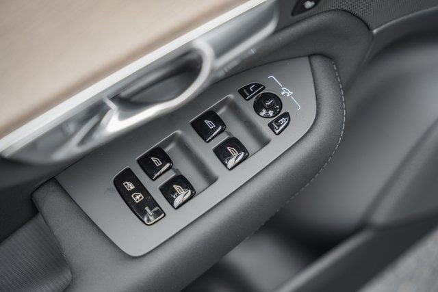 New 2026 Volvo XC90 B6 Plus w/ Protection Package Premier image 39