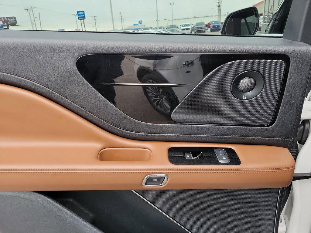 Certified 2020 Lincoln Aviator Reserve w/ Elements Package Plus image 14