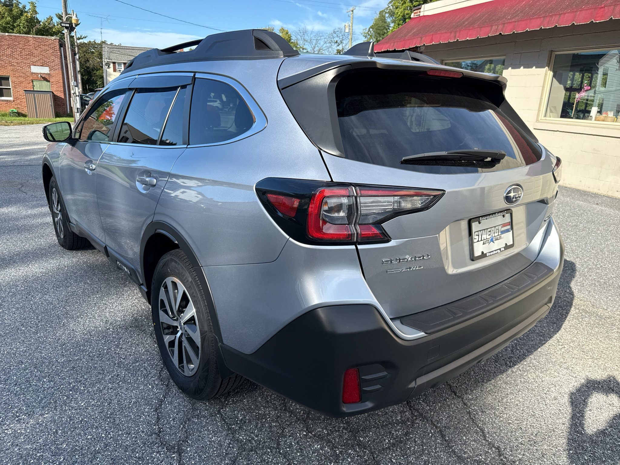 Used 2022 Subaru Outback Premium AWD/4WD image 3
