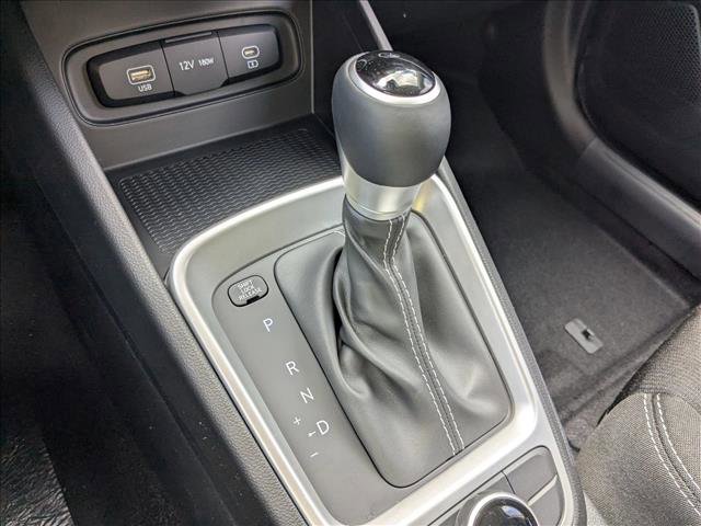 Used 2025 Hyundai Venue SEL image 16