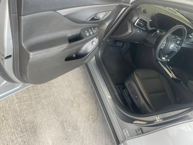 Used 2025 Buick Envista Avenir FWD image 18