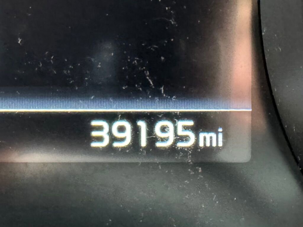 Used 2024 Kia Carnival LX image 28