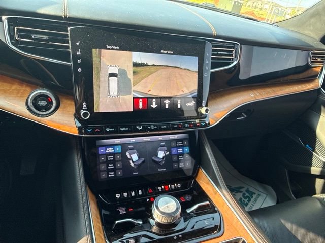 Used 2022 Jeep Grand Wagoneer Series III w/ Rear Seat Video Group 1 AWD/4WD image 13