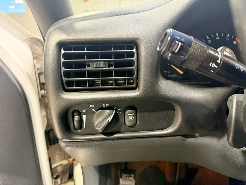 Used 1997 Oldsmobile Cutlass Supreme SL image 13