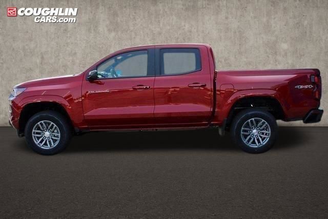 Used 2024 Chevrolet Colorado LT w/ LT Convenience Package AWD/4WD image 2