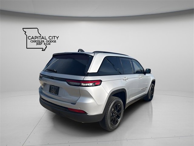 New 2025 Jeep Grand Cherokee Altitude image 9