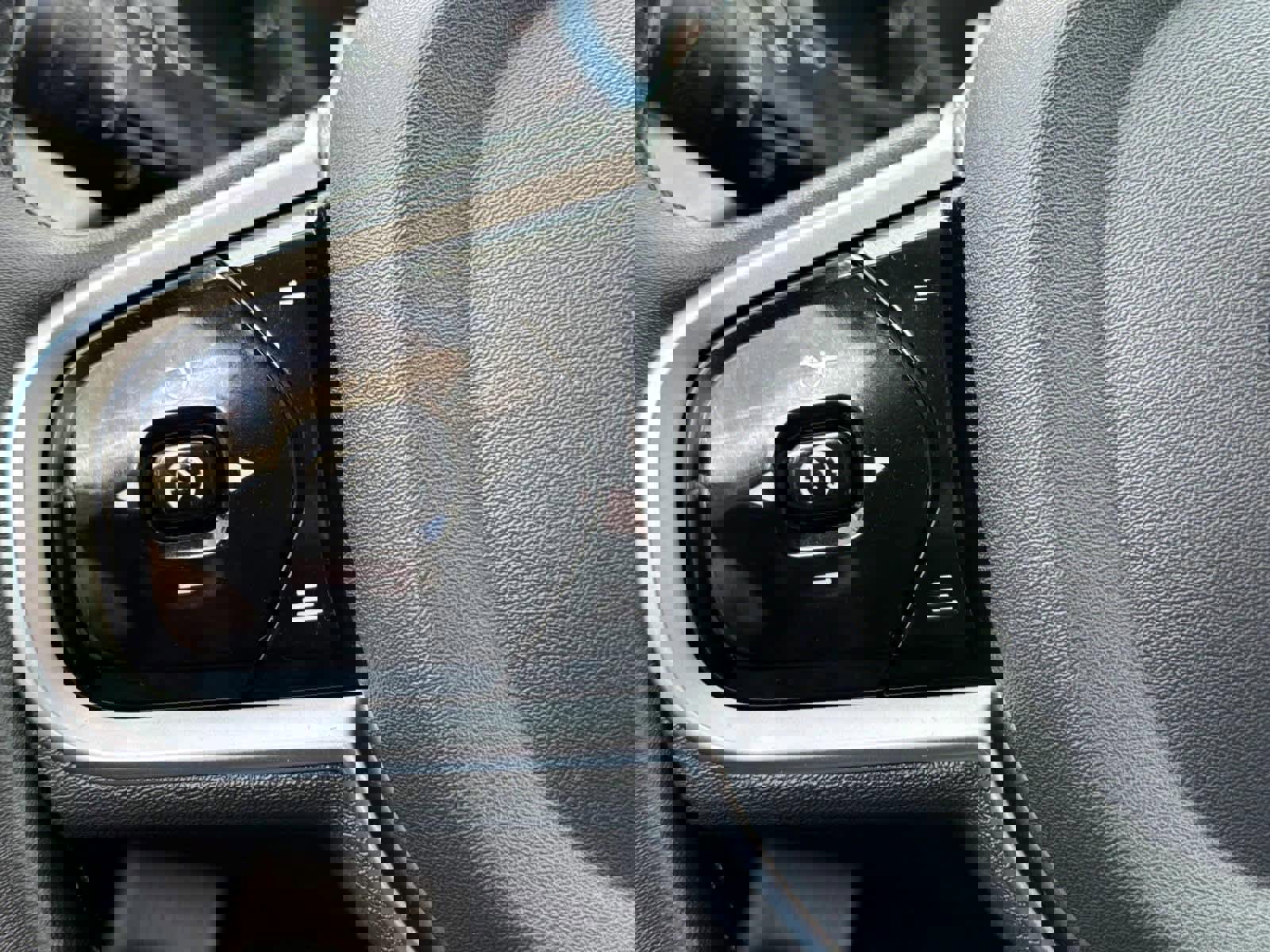 Used 2025 Volvo XC60 B5 Plus image 22