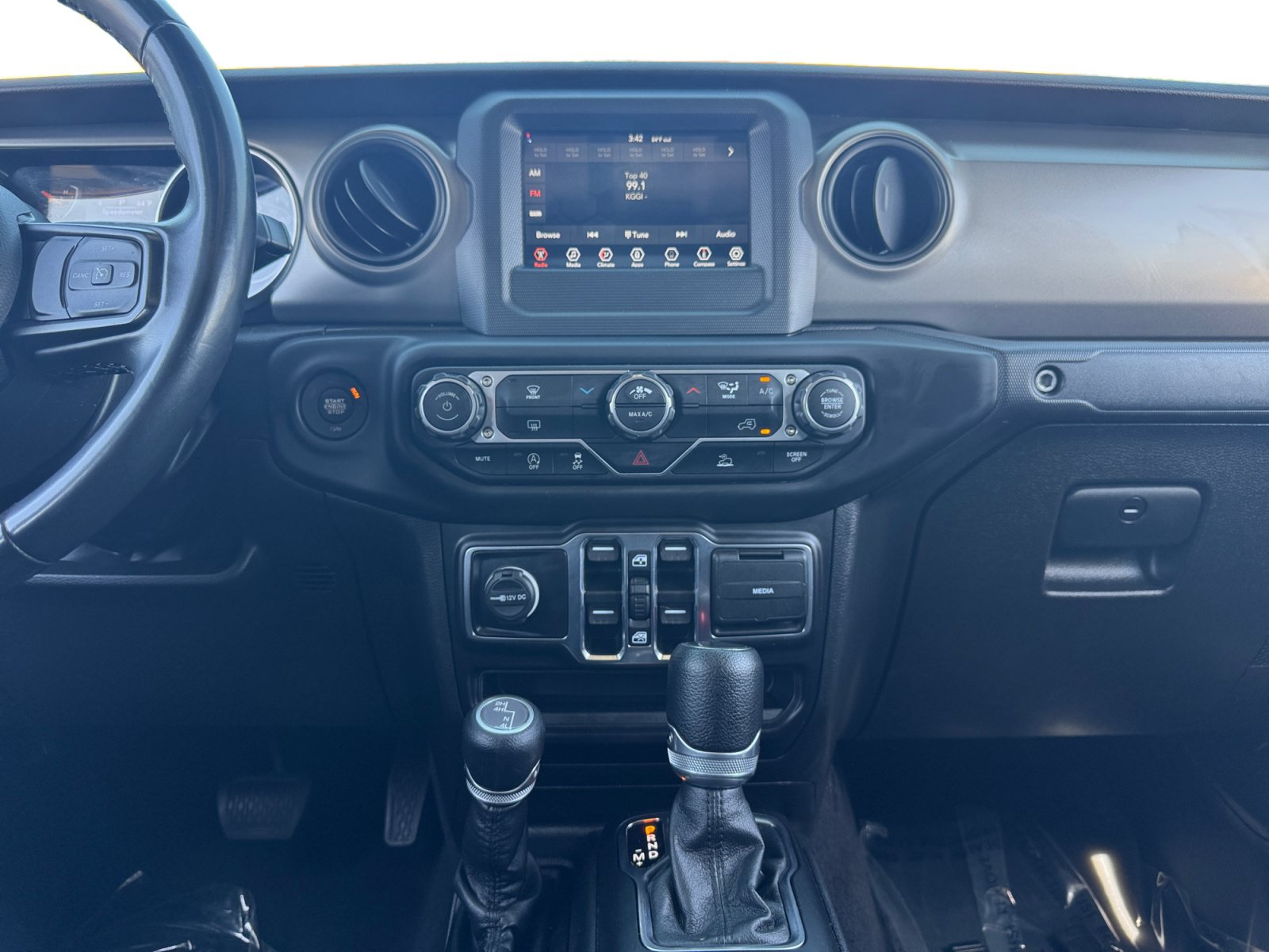 Used 2022 Jeep Gladiator Sport AWD/4WD image 11