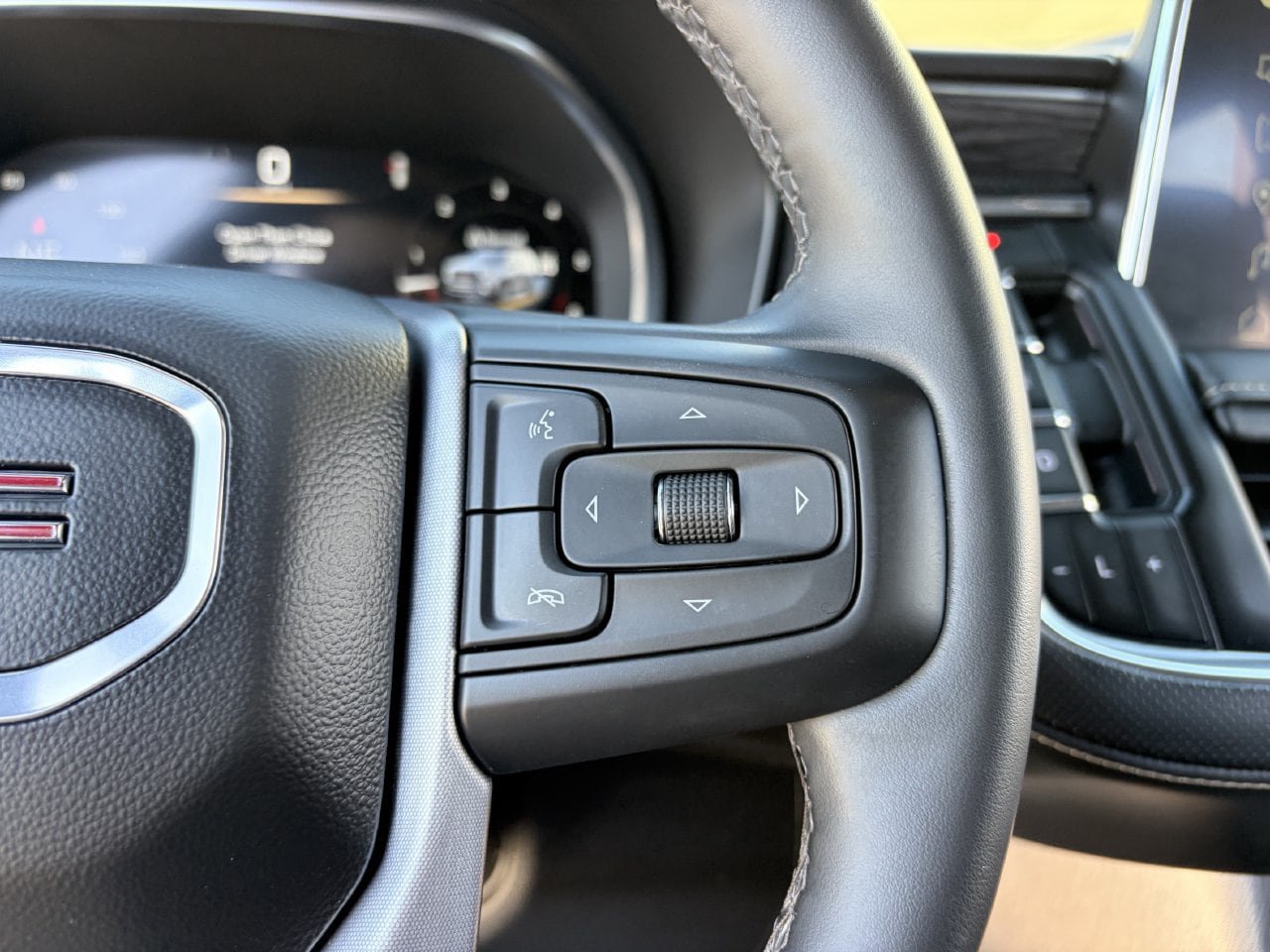 Used 2023 GMC Yukon SLT w/ SLT Premium Package AWD/4WD image 22