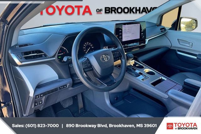 Used 2023 Toyota Sienna LE image 12