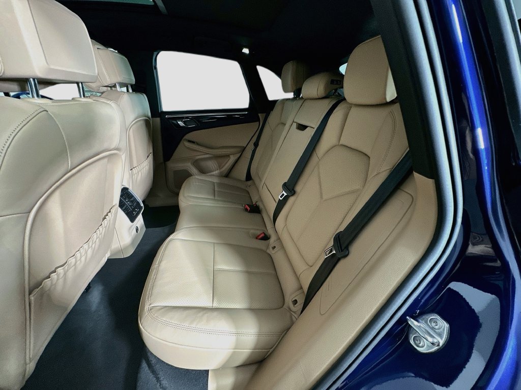 Certified 2026 Porsche Macan AWD/4WD image 24