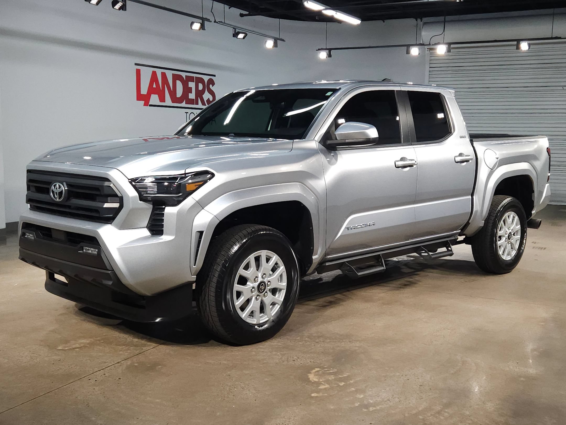 Certified 2025 Toyota Tacoma SR5 AWD/4WD image 3
