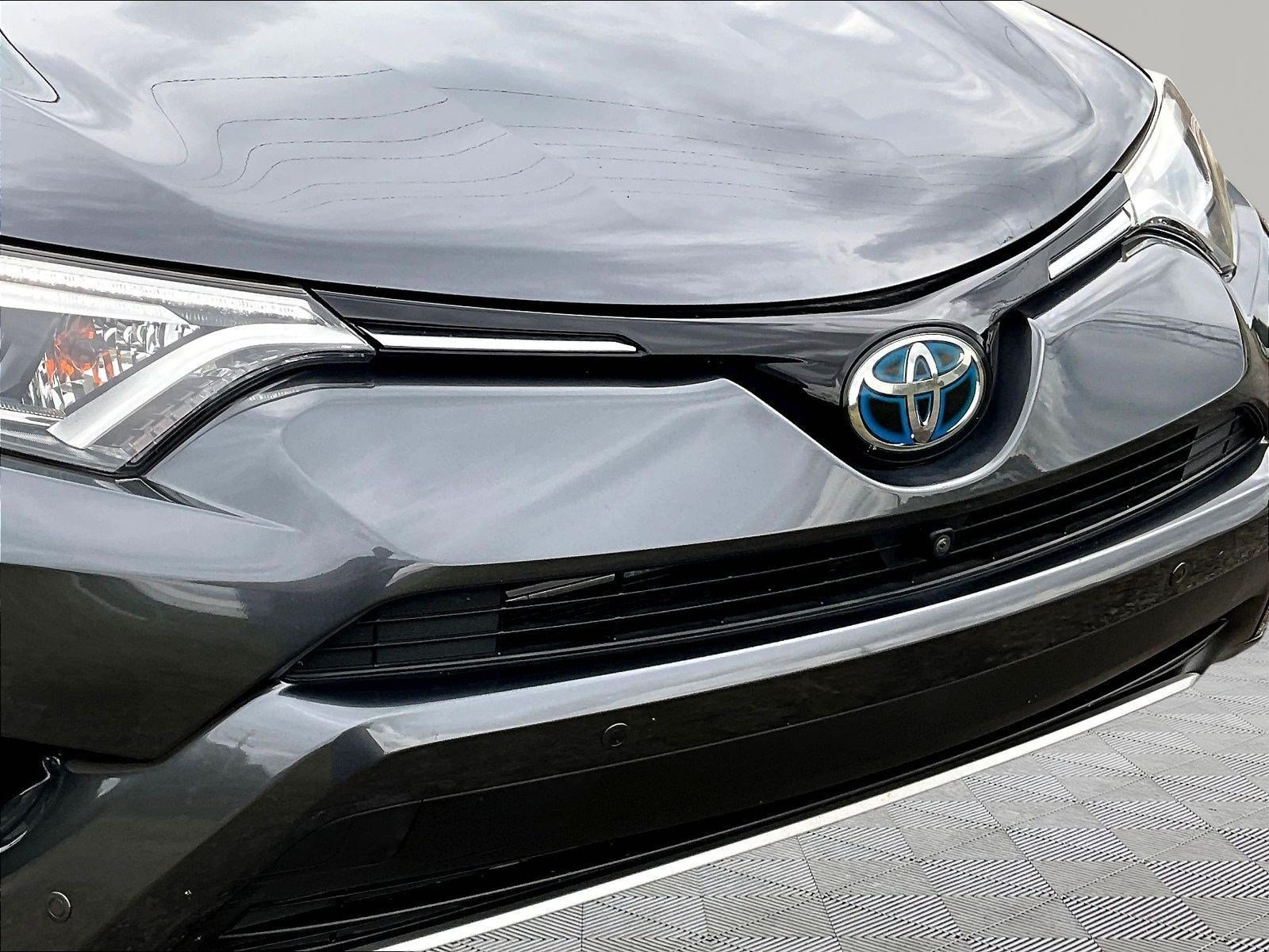 Used 2017 Toyota RAV4 Limited w/ Advanced Technology Package AWD/4WD image 33