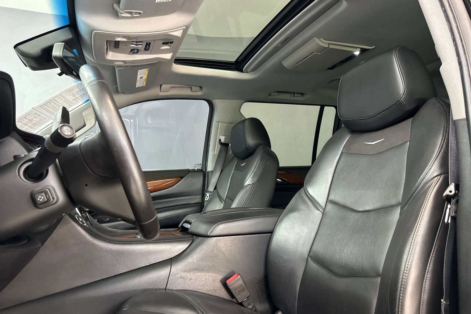 Used 2018 Cadillac Escalade ESV Premium Luxury AWD/4WD image 14