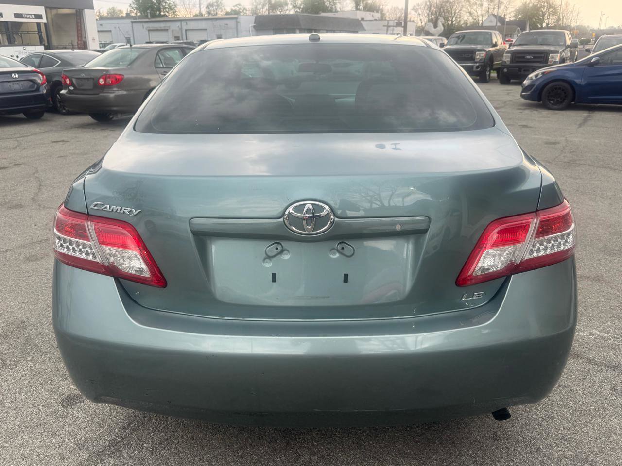 Used 2011 Toyota Camry LE FWD image 4
