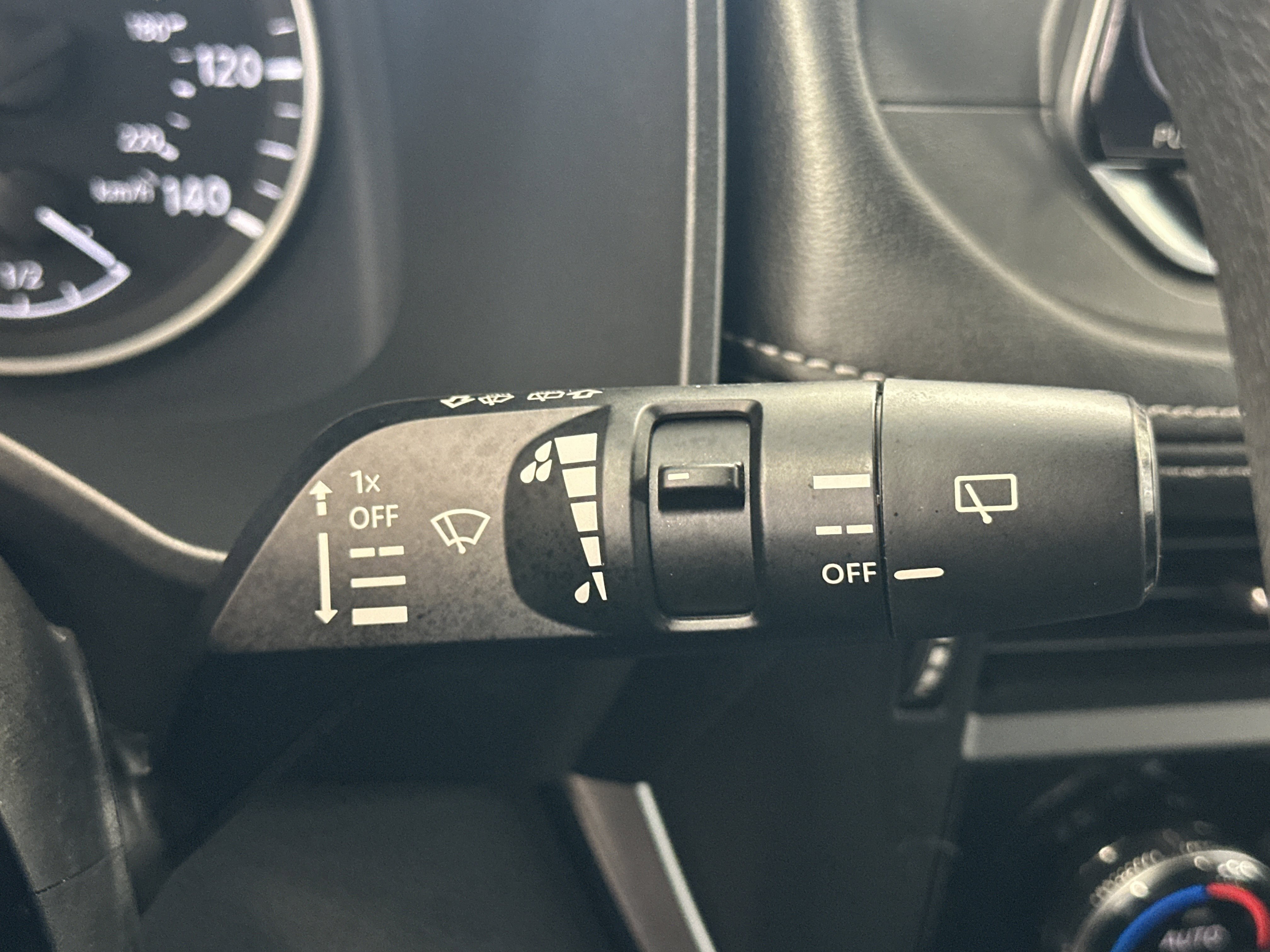 Used 2023 Nissan Rogue SV image 32