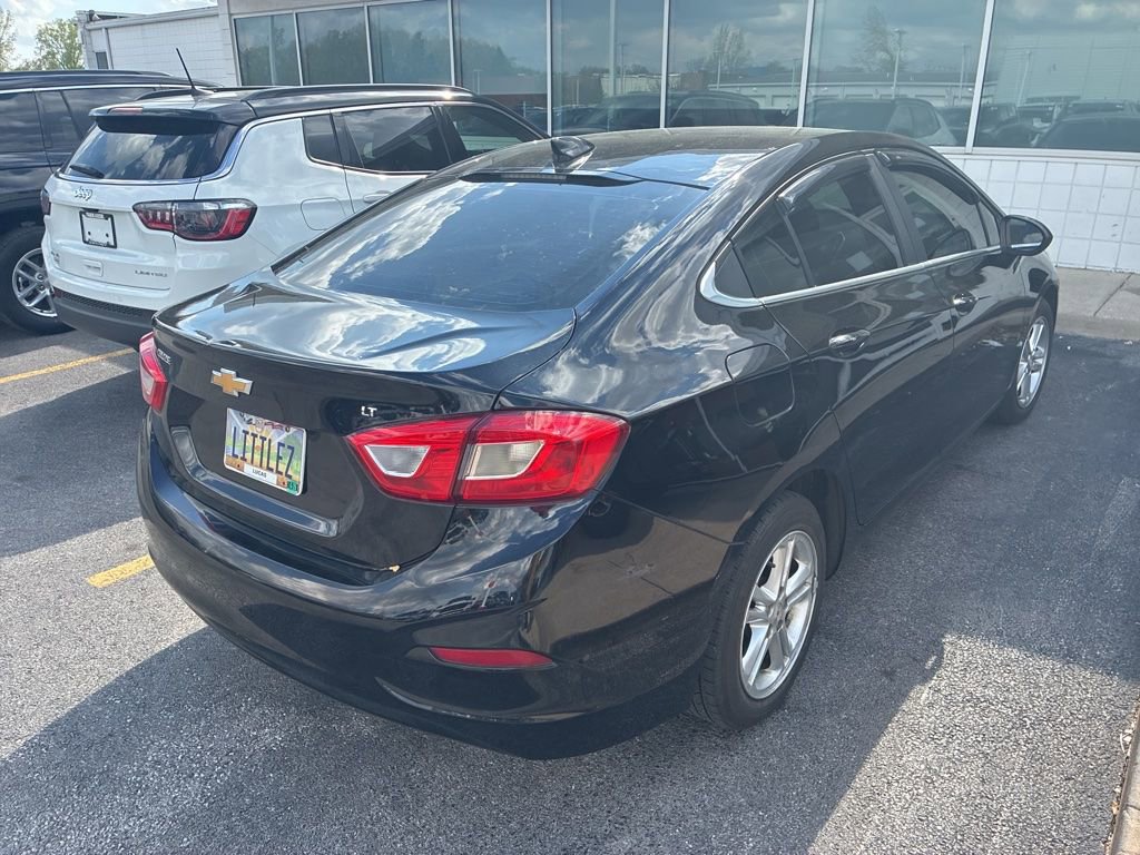 Used 2018 Chevrolet Cruze LT w/ Convenience Package FWD image 3