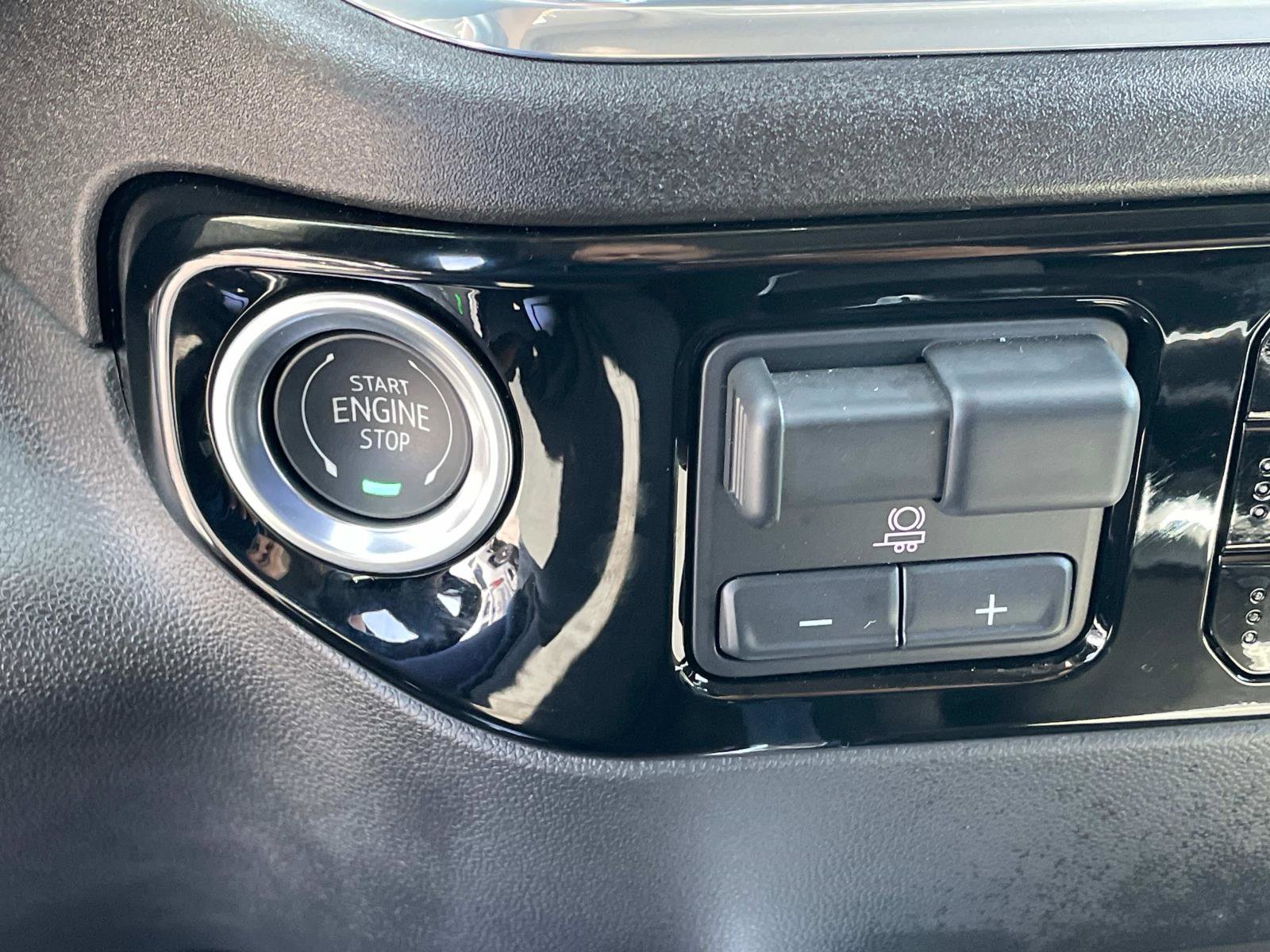 Used 2025 GMC Sierra 2500 SLT w/ SLT Premium Package image 17